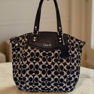 Coach Y2K Black & cream Shoulder Bag,signature C pattern in excellent condition